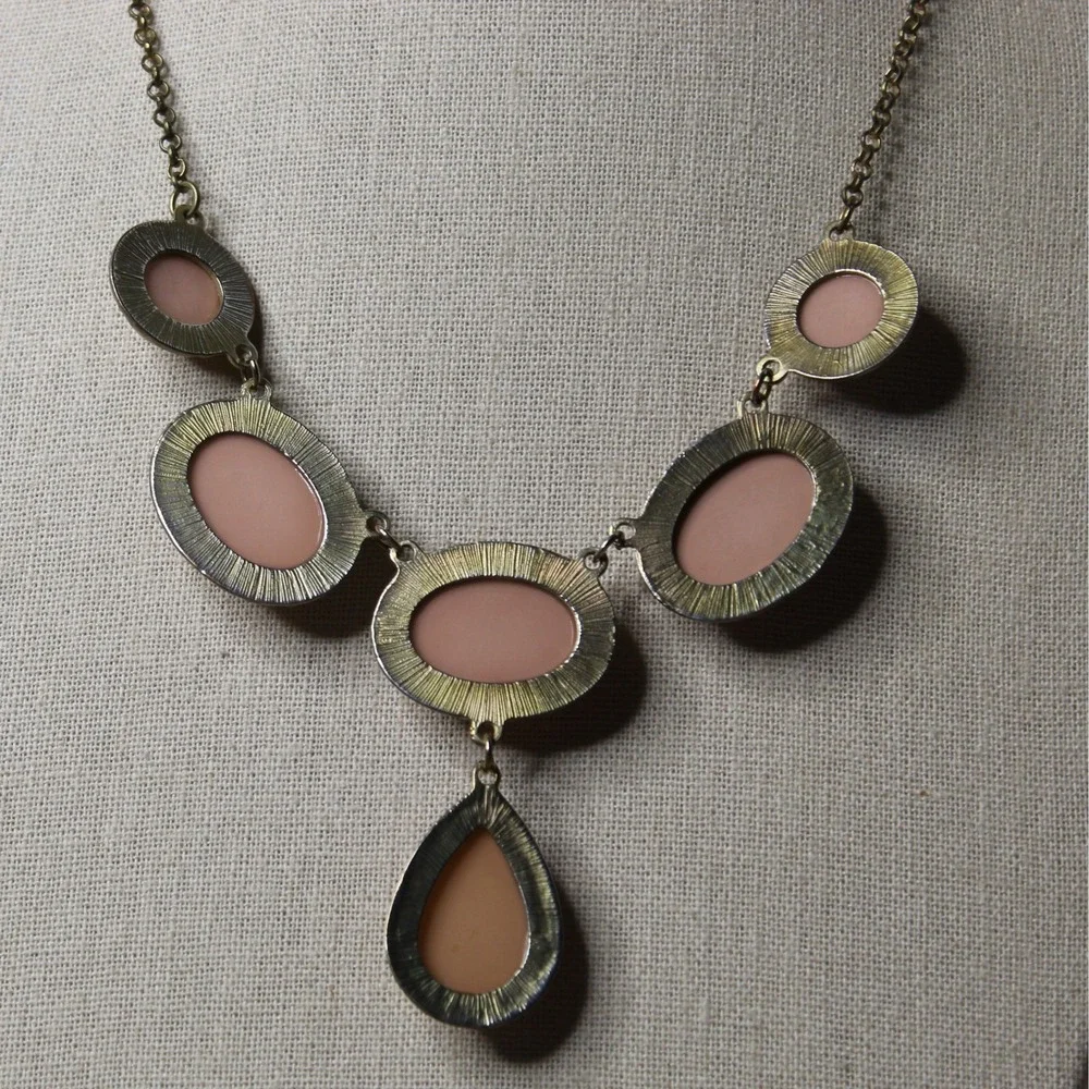 Bib Statement Necklace Peach Pink Resin Oval Teardrop Bronze Tone OS Pink Peach